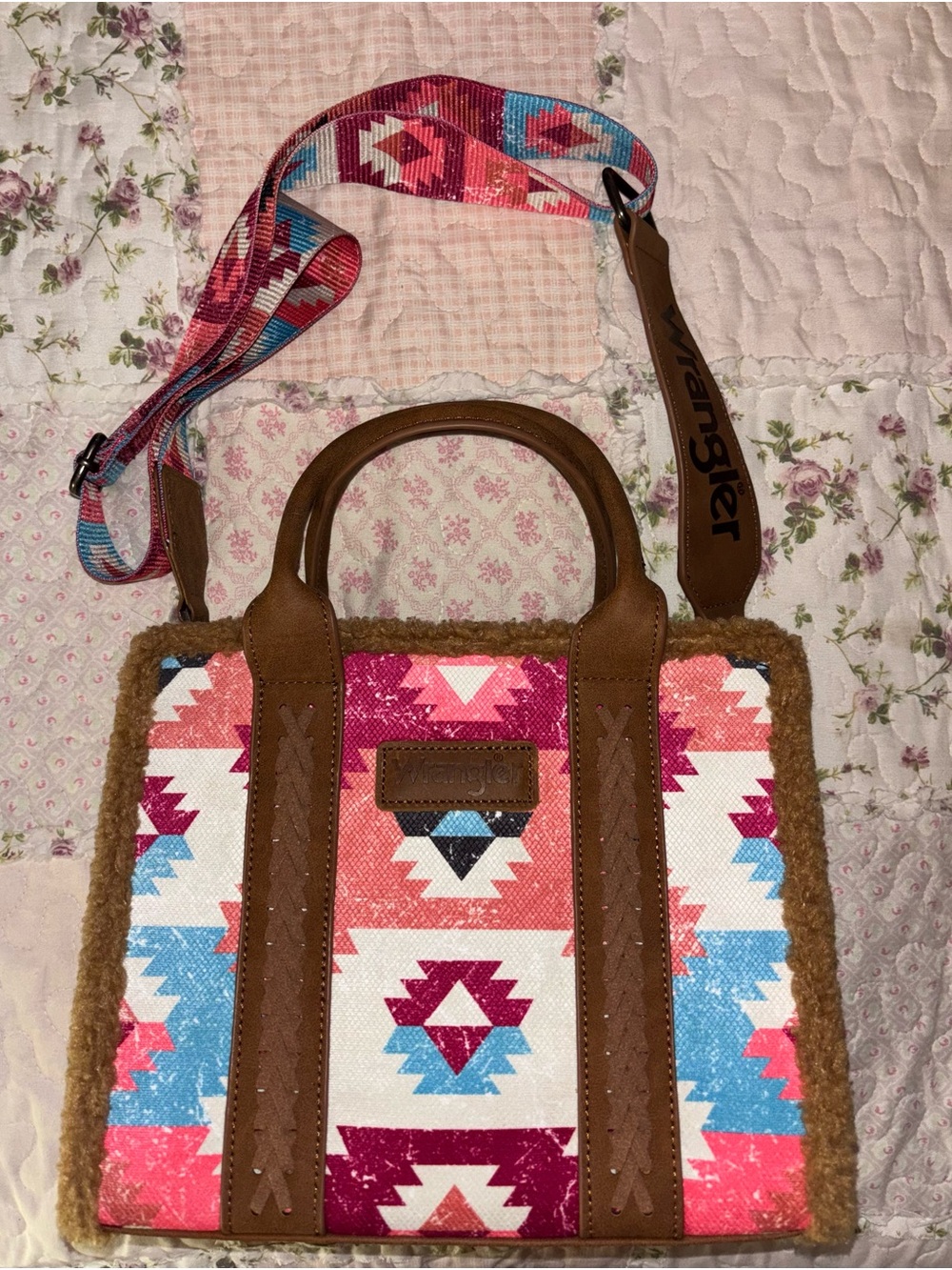 Wrangler Aztec Bag! ✨💗